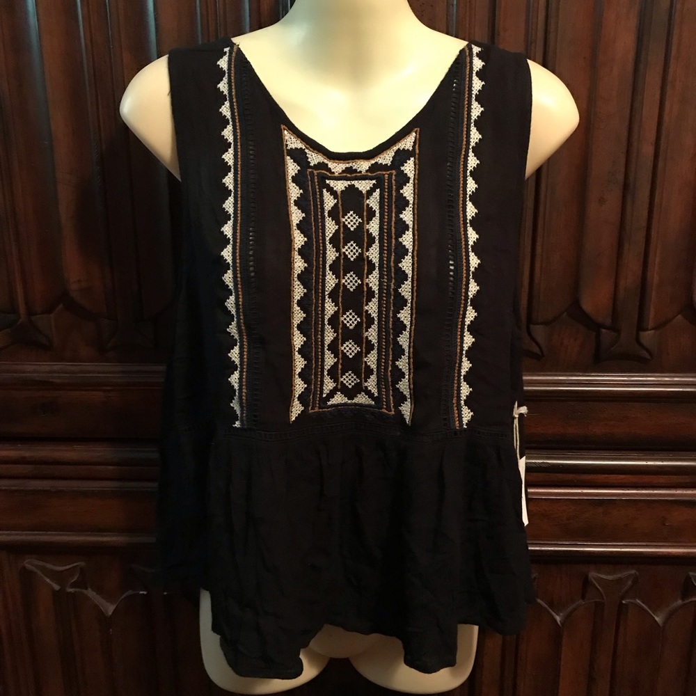 🌺 NWT FOREVER 21 EMBROIDERED AZTEC TOP